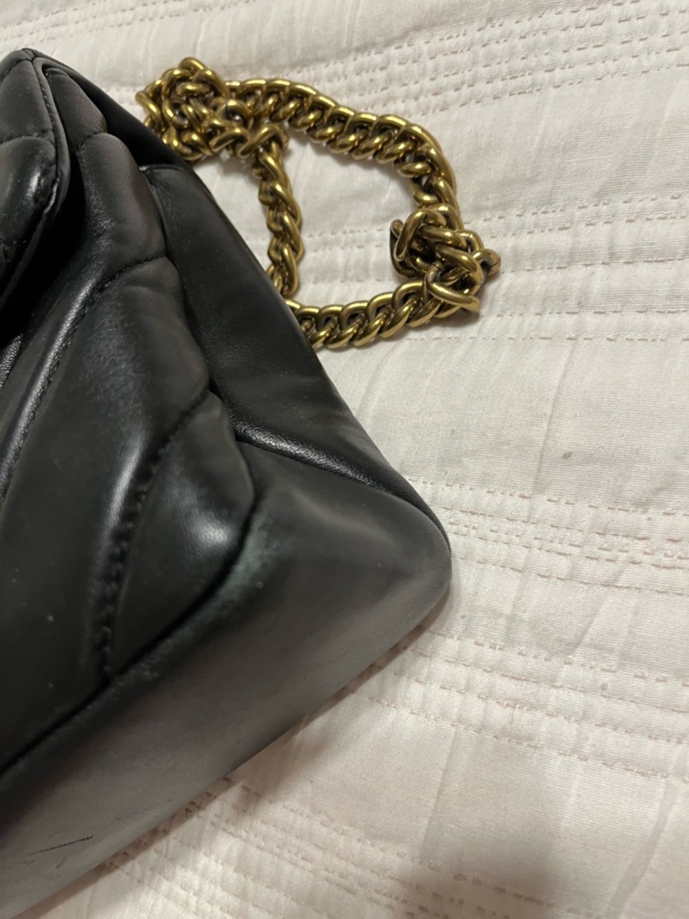 Kurt Geiger Black Quilted Shoulder Bag with Gold Chain - Picture 5 of 5